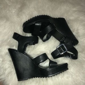 🔥Vince Camuto wedges🙌🏼